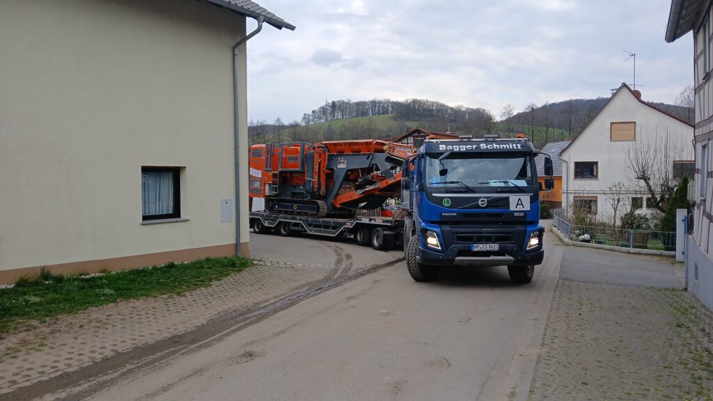 Sattel- und Hängerzüge - Bagger Schmitt
