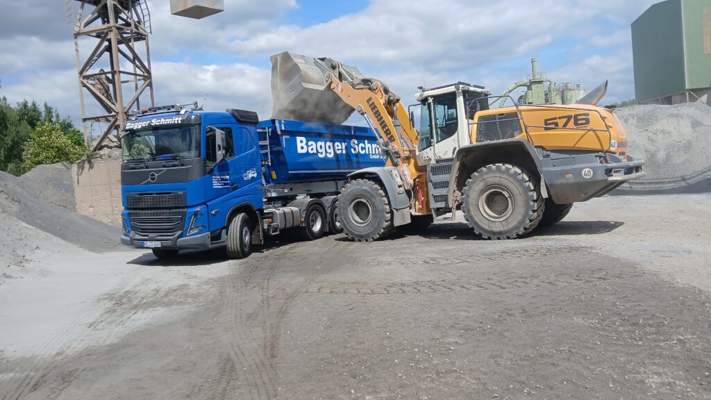 Sattel- und Hängerzüge - Bagger Schmitt