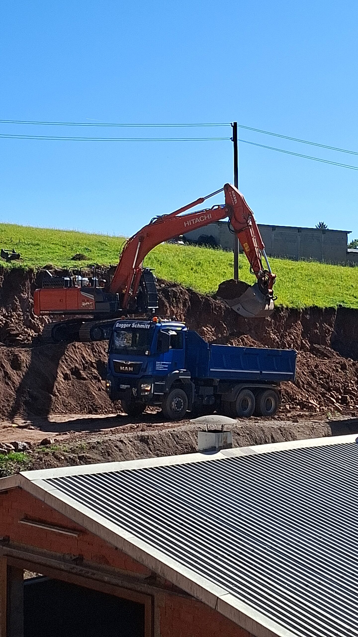 Erdbau Bagger Schmitt_Baugrubenaushub für Mehrfamilienhäuser/ Hallen/Lagergebäude_3